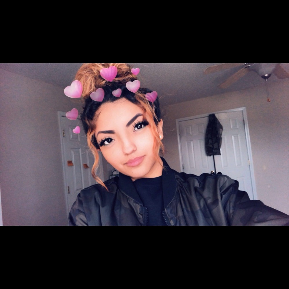 Meet your Posher, Jennifer 💛✨